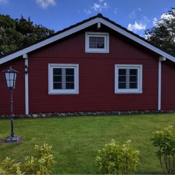 Das rote Haus hinterm Deich